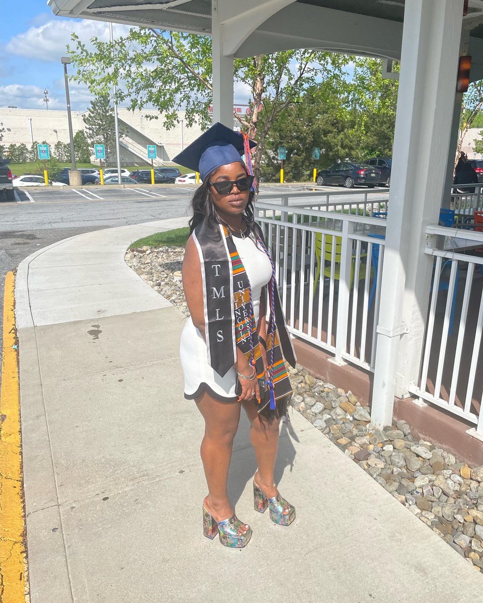 DayytheeDon's tweet photo. The Don turns into a Big Fish 🎓🧡💙 #lincolnuniversity #ISSAGRAD https://t.co/YBMnnGgz9q