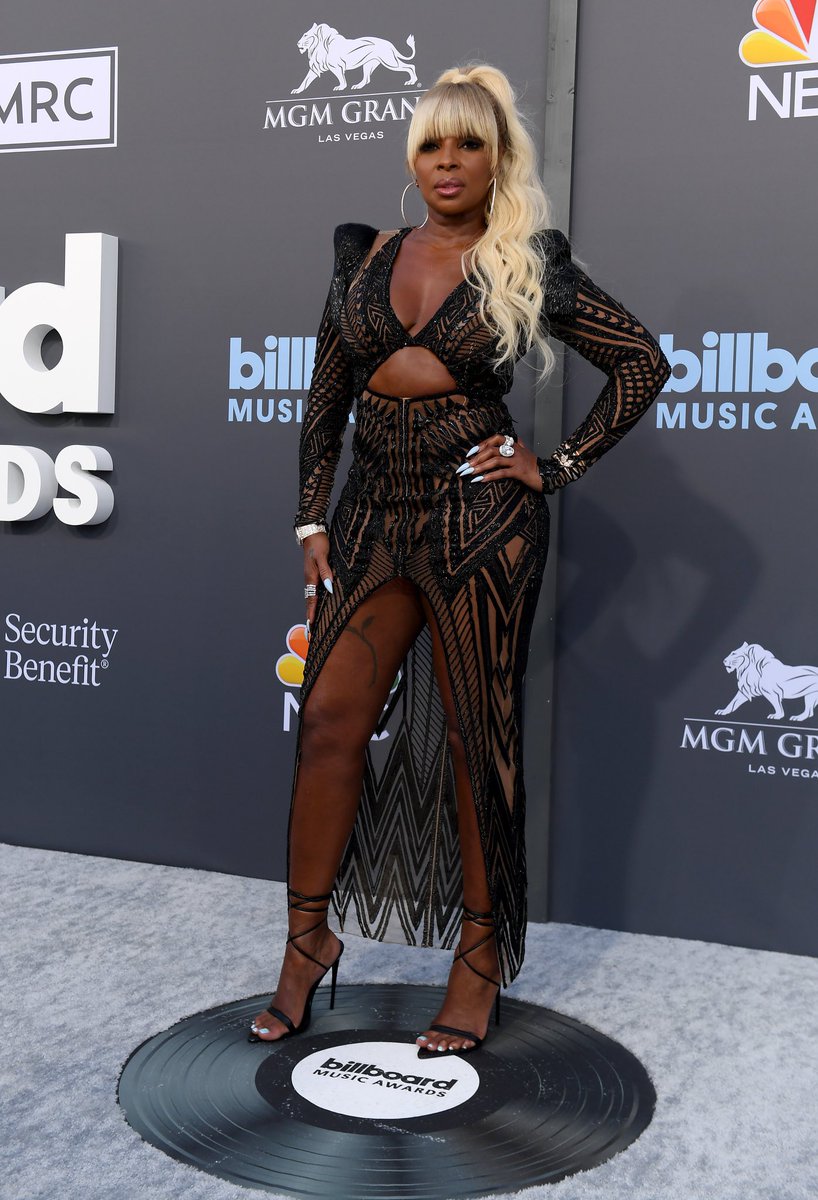 letskeepitabuc1's tweet photo. The icon herself Mary J Blige has arrived  #BBMAs   #BillboardMusicAwards   #BillboardMusicAwards2022 https://t.co/hERxBUUgvu