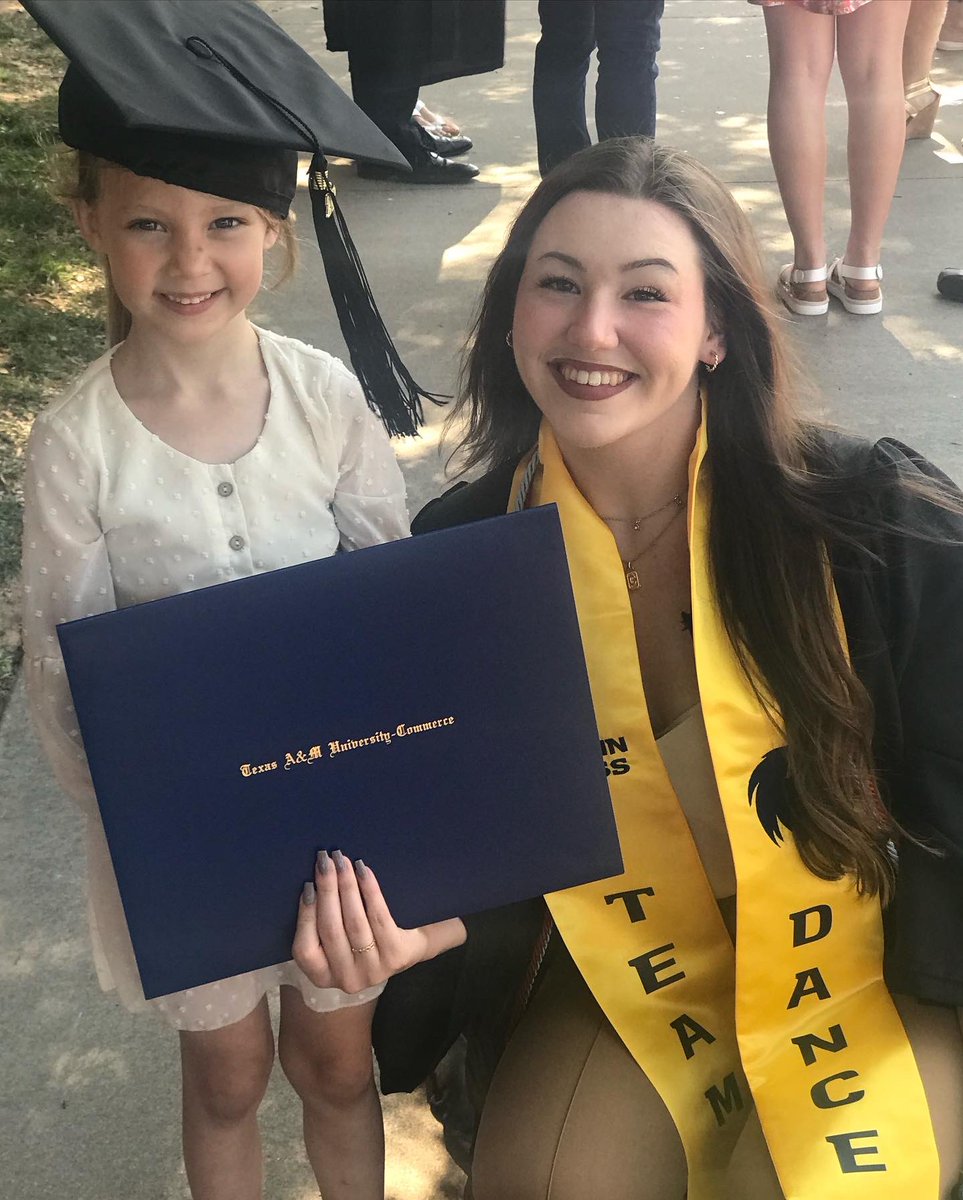 deianeirad's tweet photo. Crazy how fast 4 years goes by, on to the next chapter 🥳 https://t.co/qEiG7b4UVJ
