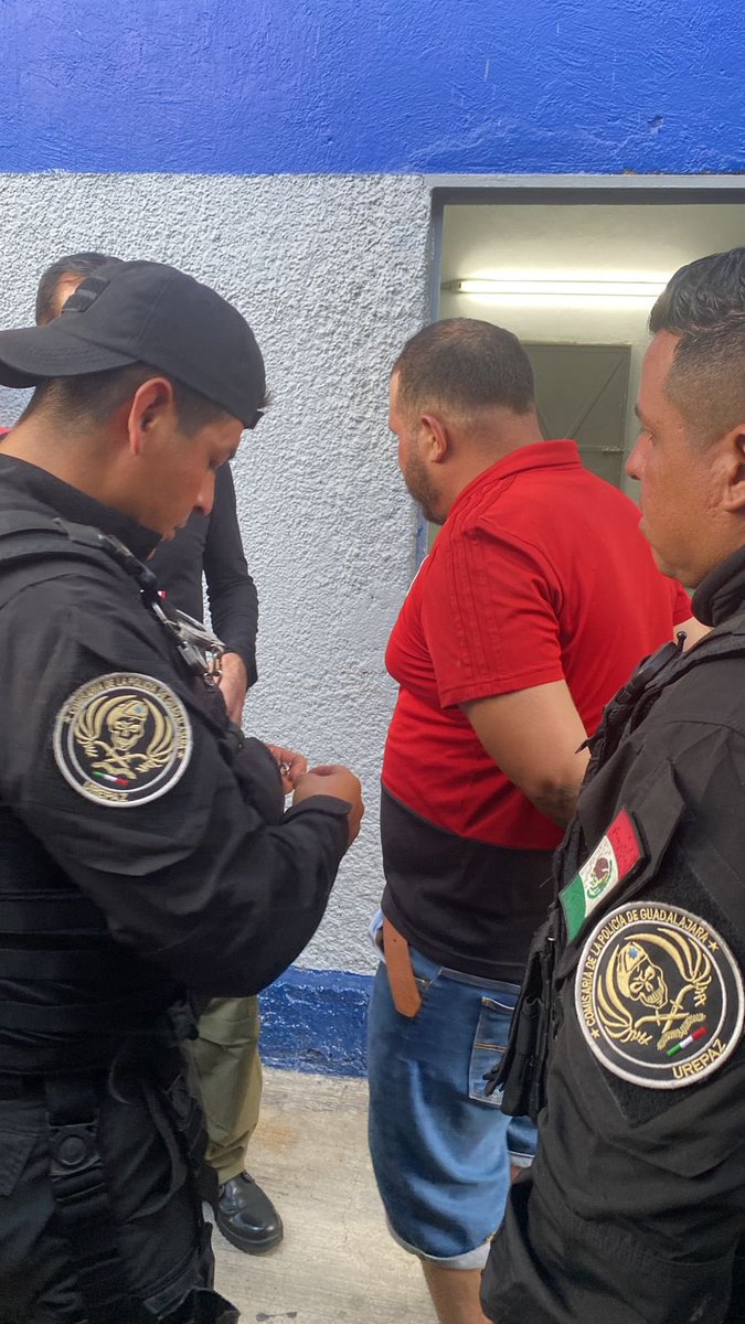paofranco04's tweet photo. #JusticiaCívicaGdl presente en estadio Jalisco para actuar con eficiencia y eficacia! Seguridad para los asistentes @Chivas 🆚@AtlasFC @GuadalajaraGob atendiendo indicaciones de nuestro presidente municipal @PabloLemusN 🏟⚽️⚖️ https://t.co/kEgsSmedsR