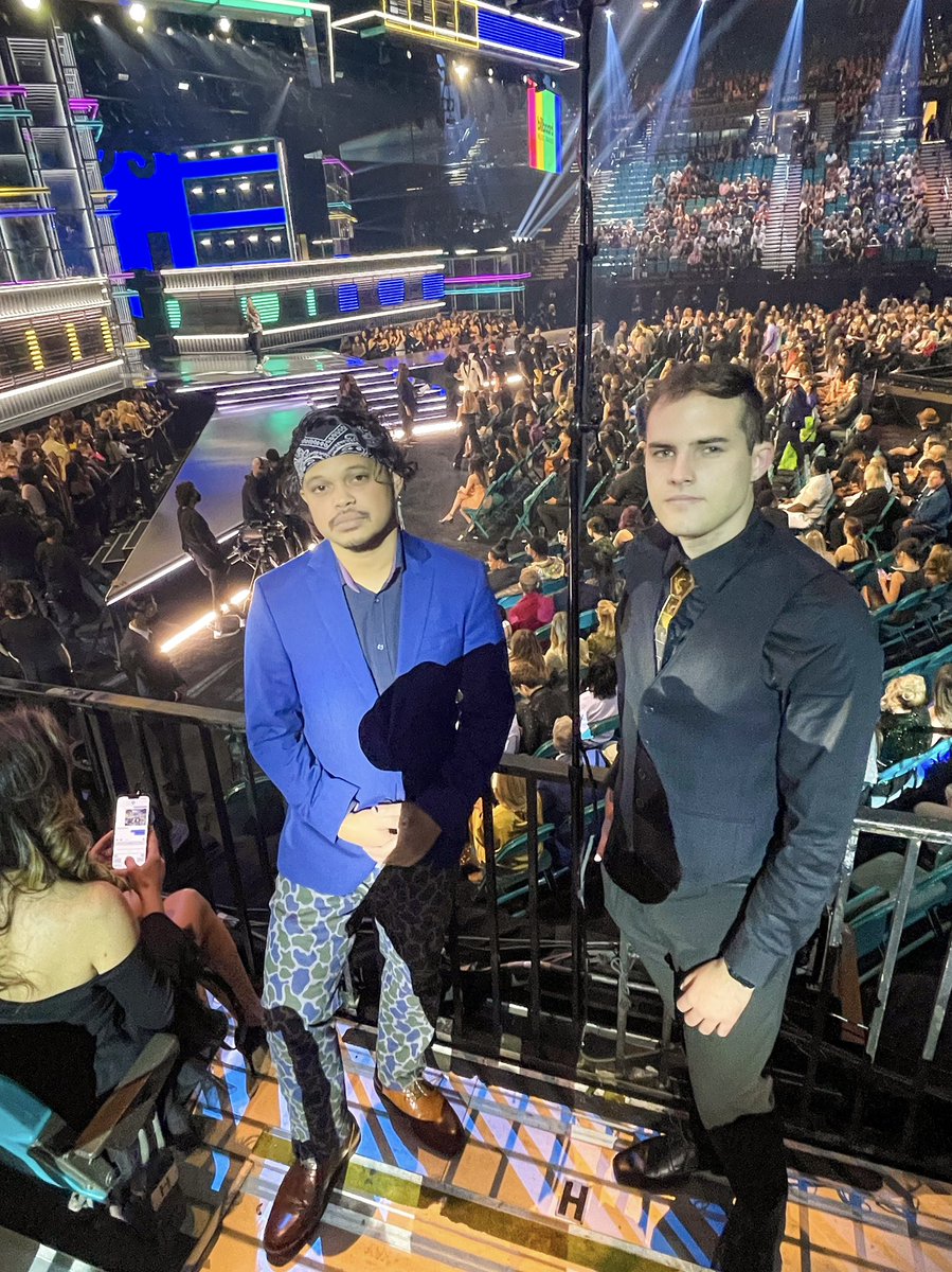 HIGHSC0REMUSIC's tweet photo. Billboard Awards! 🥂 https://t.co/rvJ182fcCv