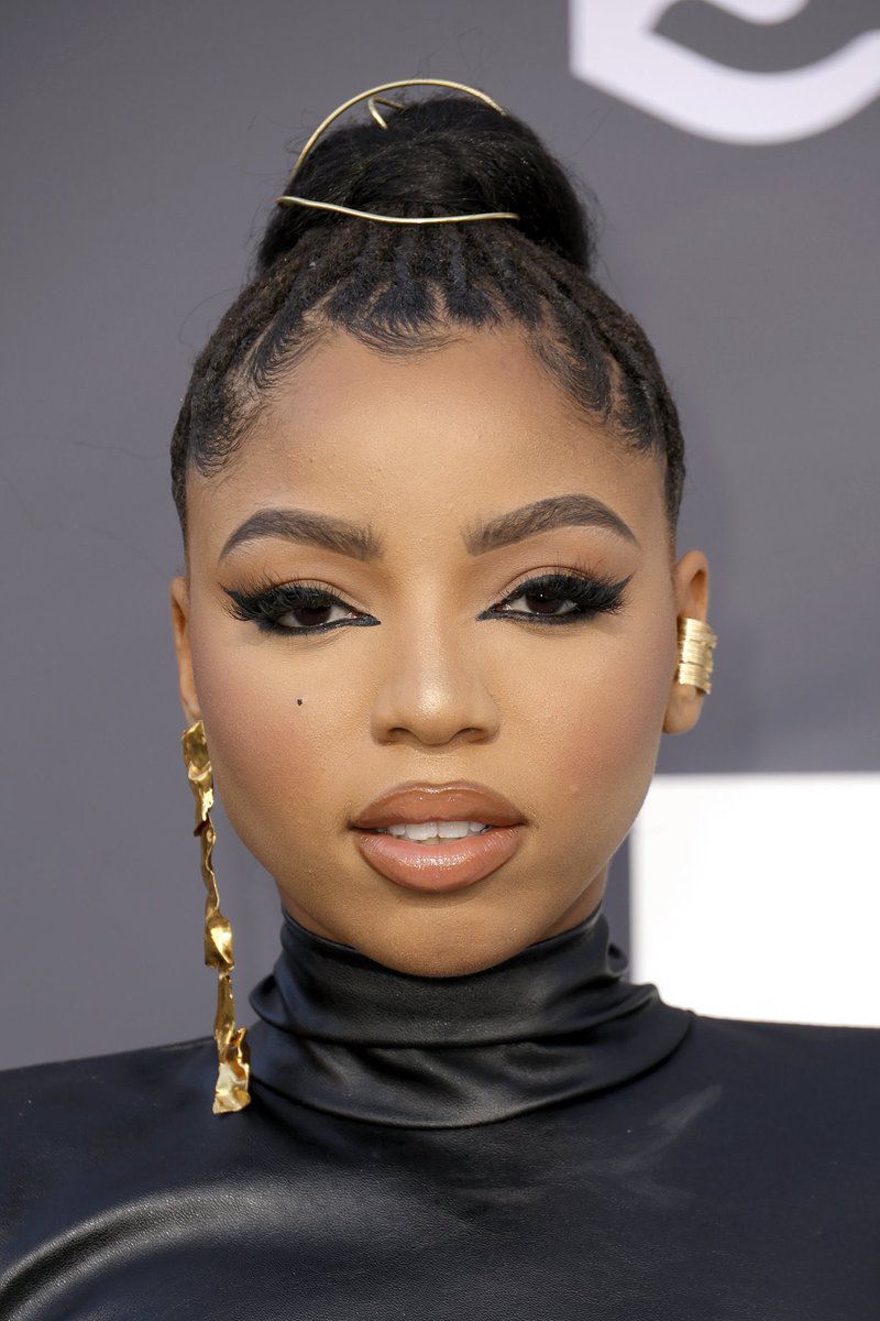 letskeepitabuc1's tweet photo. Chloe Bailey NEVER disappoints #BBMAs    #BillboardMusicAwards    #BillboardMusicAwards2022 https://t.co/5fWbbLcpaX