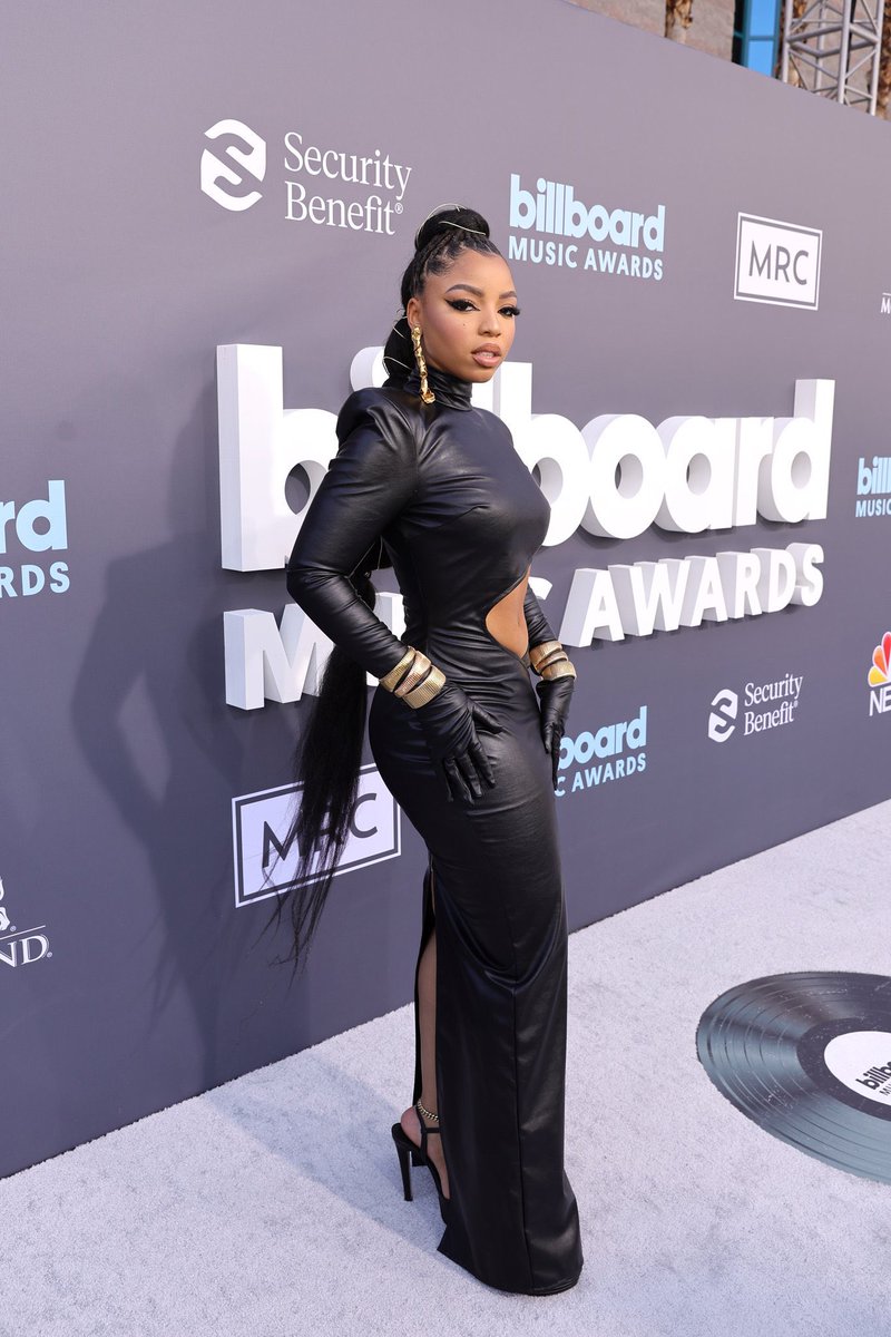 letskeepitabuc1's tweet photo. Chloe Bailey NEVER disappoints #BBMAs    #BillboardMusicAwards    #BillboardMusicAwards2022 https://t.co/5fWbbLcpaX