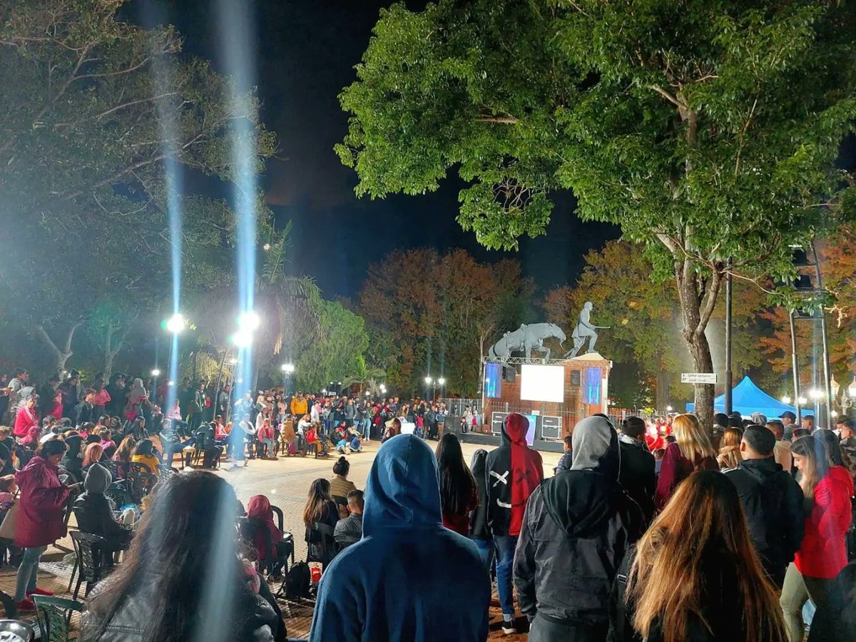 AscuaTincho's tweet photo. ♥️ Con toda la juventud libreña, participamos del encuentro de Djs en plaza Independencia 🤙🏼

👉🏼 En el nuevo playón de plaza Independencia nos encontramos con nuestros gurises con música en vivo, danza y freestyle.

#DaleLibres
#DaleCorrientes https://t.co/jx3V5JVv7b