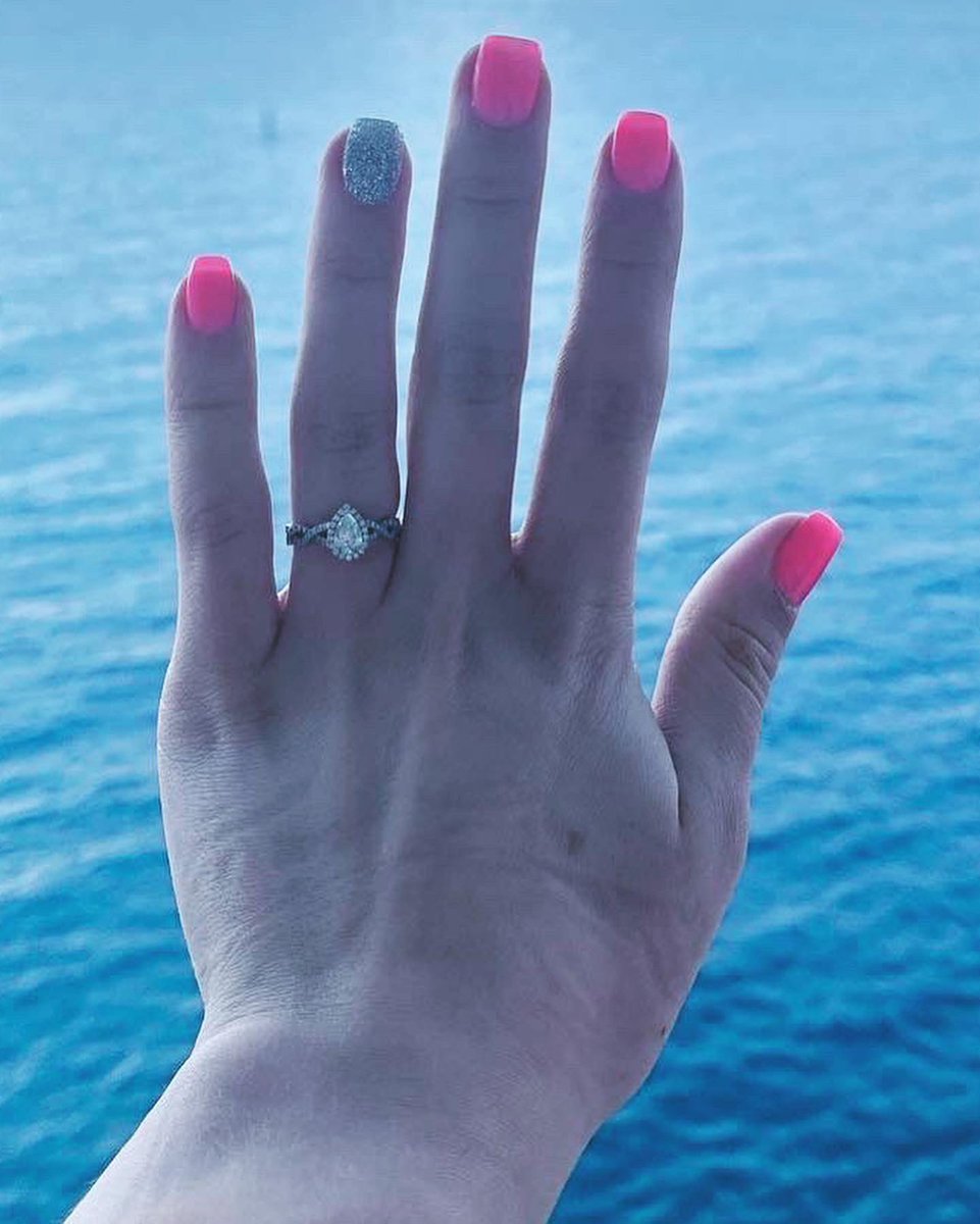 krakenwithakam's tweet photo. Hey Twitter peeps, I got engaged yesterday!☺️ https://t.co/jjsgBJYj3N