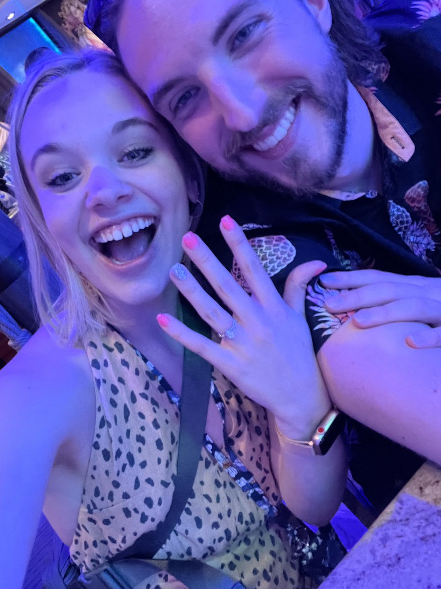 krakenwithakam's tweet photo. Hey Twitter peeps, I got engaged yesterday!☺️ https://t.co/jjsgBJYj3N