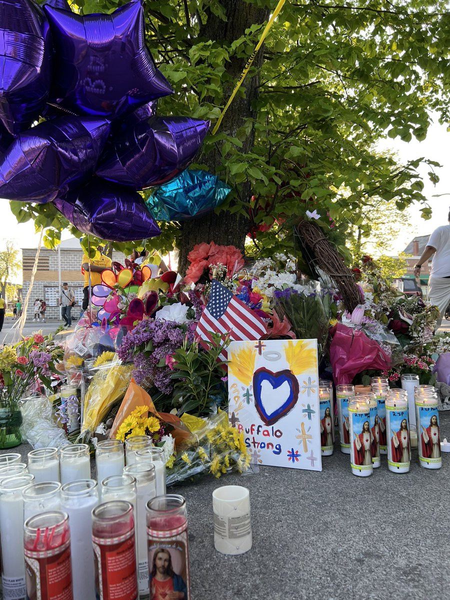 Buffalo Police have released all the names of the 10 people killed.

Rest In Peace🤍

Roberta Drury, 32
Margus Morrison, 52
Andre Mackneil, 53
Aaron Salter, 55
Geraldine Talley, 62
Celestine Chaney, 65
Heyward Patterson, 67
Katherine Massey, 72
Pearl Young, 77
Ruth Whitfield, 86