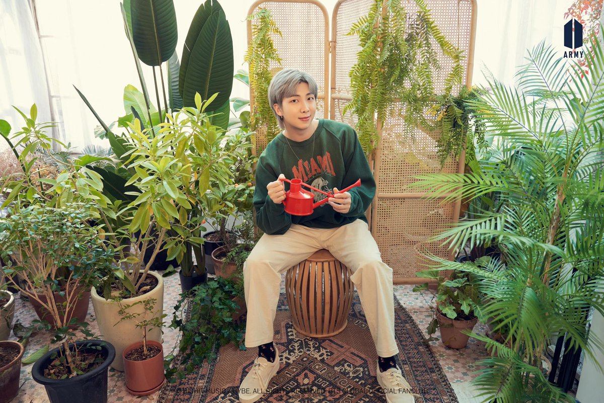 kkukstudio's tweet photo. BTS WEEKEND with RM https://t.co/gwoKiAU93c