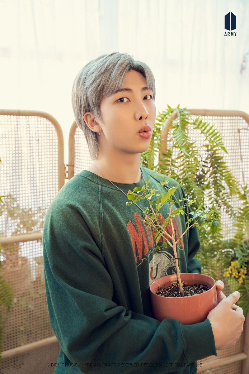 kkukstudio's tweet photo. BTS WEEKEND with RM https://t.co/gwoKiAU93c