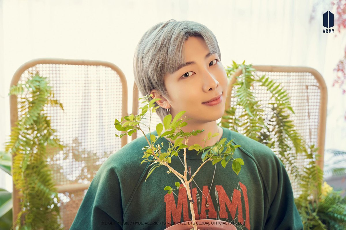 kkukstudio's tweet photo. BTS WEEKEND with RM https://t.co/gwoKiAU93c