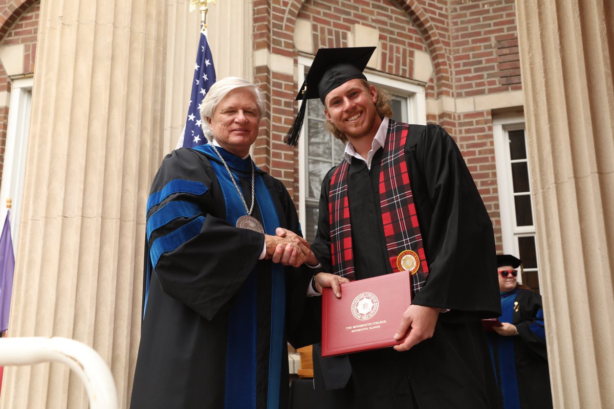 MonmouthCollege's tweet photo. Congratulations to the members of the Class of 2022! ❤️🏛❤️🎓 #RollScots #ItsGreatToBeAScot #Scots22 Here's the link to an album of all graduates who participated in Commencement on Sunday afternoon: https://t.co/Hh6lekHAkV https://t.co/MRffWm3pcO