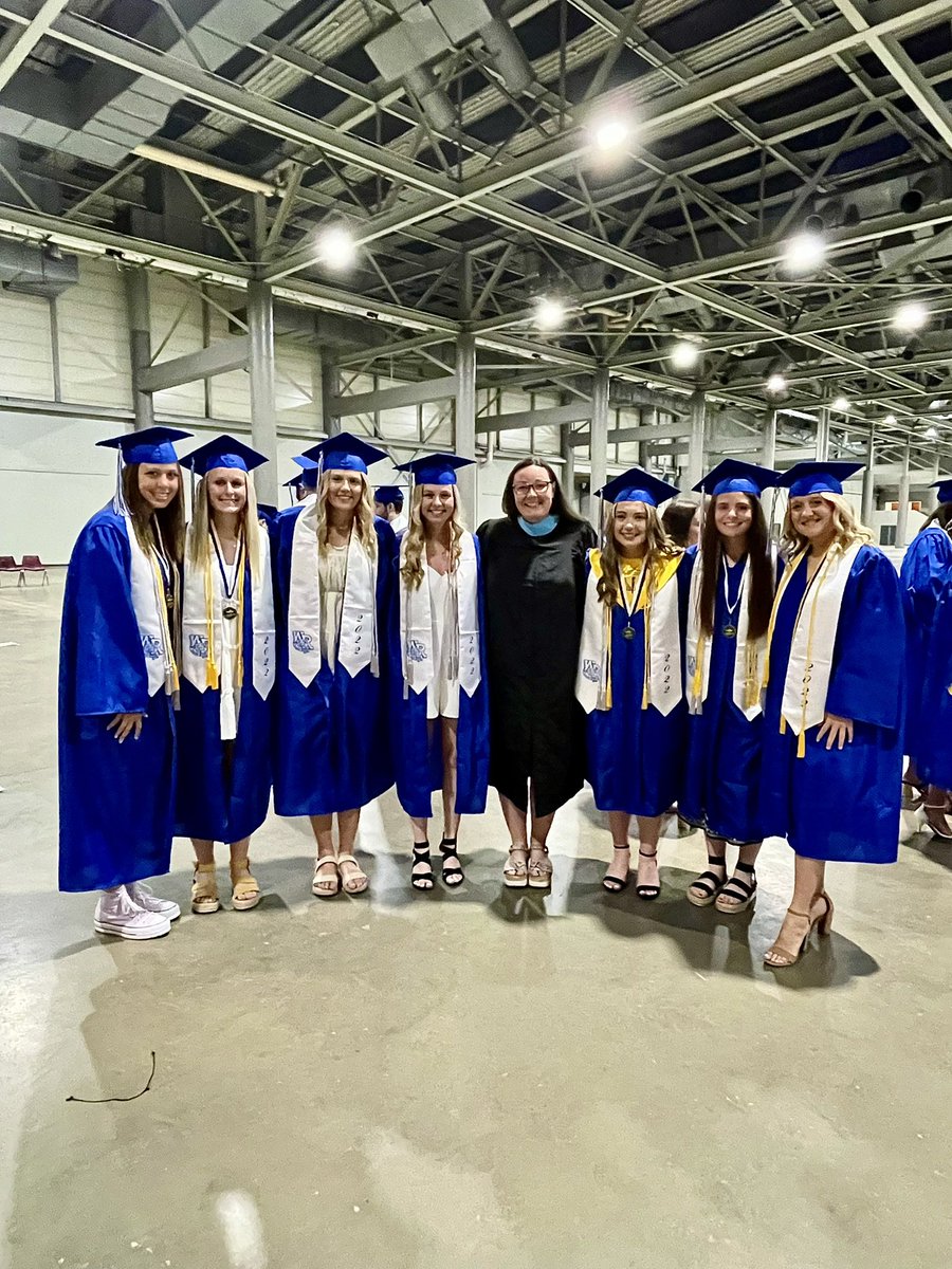 Let’s celebrate these seniors!! Congratulations to <a href="/RuralSoftball/">Washburn Rural Softball</a> class of 2022! 🥎🎓