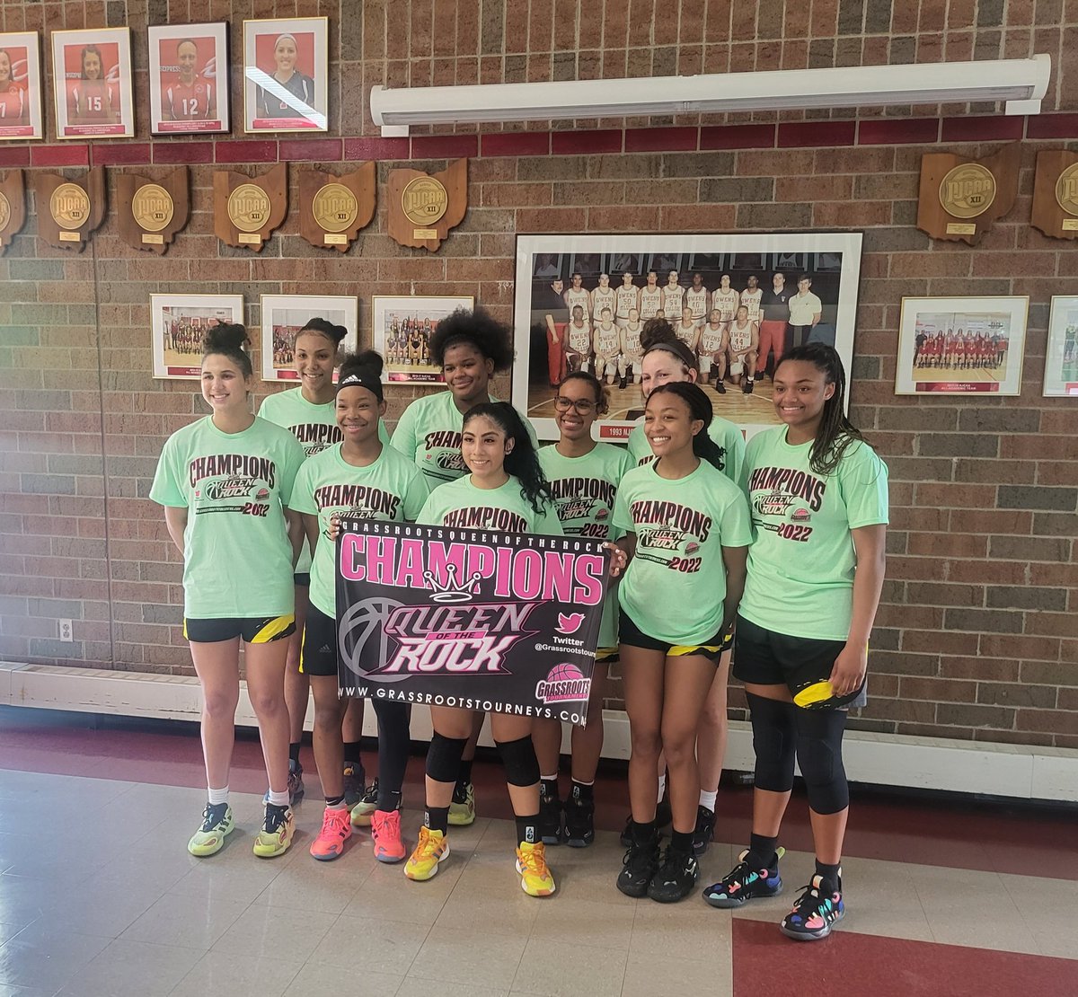 blu216's tweet photo. United Basketball Club 17u Girls #Adidas #3SSB takes home the Championship today in Toledo. Way to get it done ladies 👏🏼👏🏼 https://t.co/TtME7BFY8i