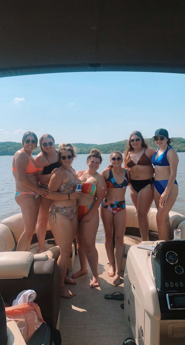 karsenndanielle's tweet photo. we damn sure went out with a bang.. #gogoneo 💛💙 https://t.co/WSLRFzyZTy