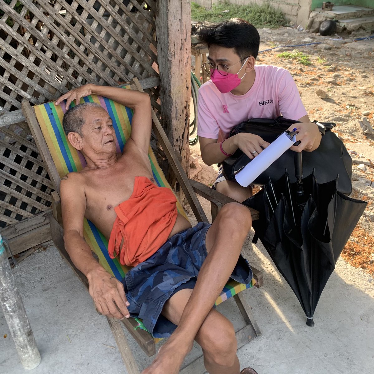 hnaran_'s tweet photo. Salamat nang walang hanggang pasasalamat sa karanasang #HouseToHouseCampaign #TaoSaTaoParaKayRobredo 💗 paalala sa sarili na kung ganito kasigasig sa panahon ng kampanya, dapat ay mas matindi pa kapag natapos na. Makinig at maging kaisa ng masa. Ipapanalo natin para sa kanila 🌸 https://t.co/SQ7yzMD80k