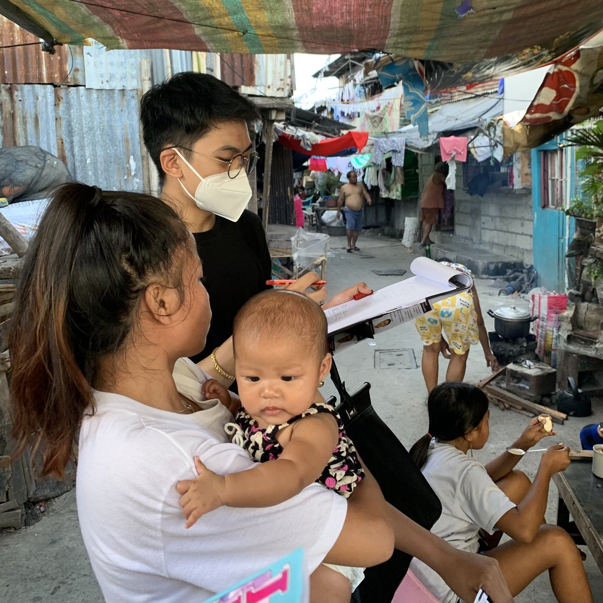 hnaran_'s tweet photo. Salamat nang walang hanggang pasasalamat sa karanasang #HouseToHouseCampaign #TaoSaTaoParaKayRobredo 💗 paalala sa sarili na kung ganito kasigasig sa panahon ng kampanya, dapat ay mas matindi pa kapag natapos na. Makinig at maging kaisa ng masa. Ipapanalo natin para sa kanila 🌸 https://t.co/SQ7yzMD80k