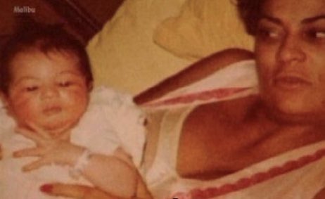 hourlygiselle_'s tweet photo. — a thread of beyoncé, but she grows older as you keep scrolling: https://t.co/9IweUb3WWq