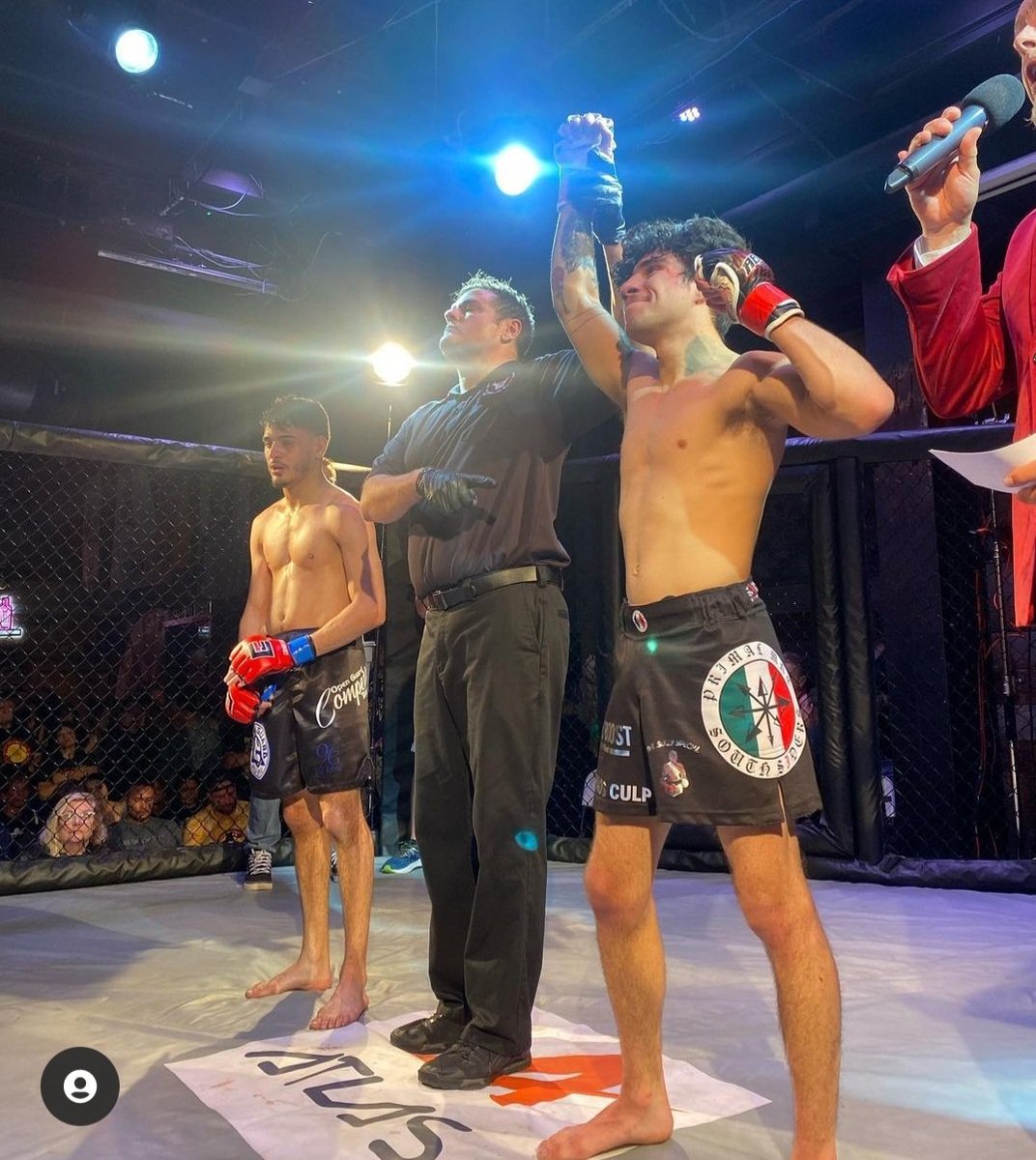 mke_mma's tweet photo. Only 3 more data points. But another 3 for 3 in the cage last night. No drills, no isolated/decoupled practice, no coach show & tell blathering. Just learning the sport by doing the sport.
#ecologicaldynamics #skillsnotdrills #primalwreckingrookies
#learnhowtolearn
#cla #MMA https://t.co/IN2KPW3PAf