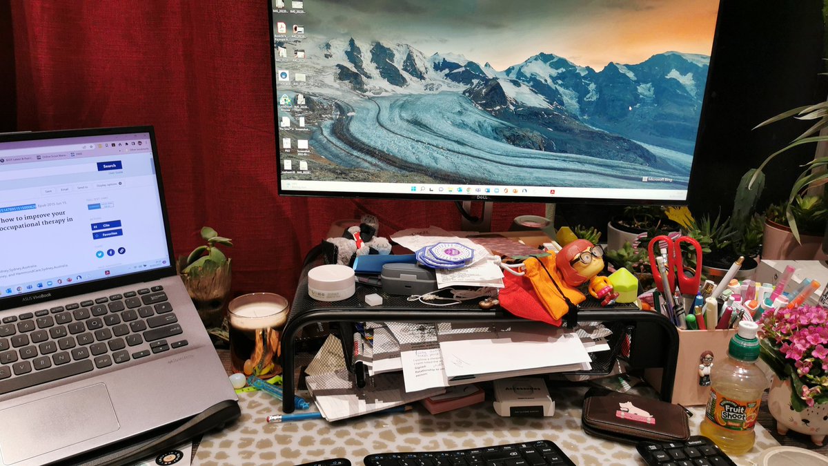 nataliehixy's tweet image. My desk is a dump but I did it. Placement assignment done! Yasss! Sleep time. #assignmentsubmitted #studentlife #studentoccupationaltherapist #bestplacementever #frailty