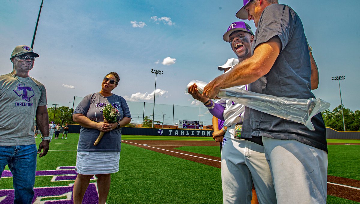 TarletonBase's tweet photo. Yesterday was Senior Day and we got to honor this special group of 🔟 guys that have meant a lot to the program!

Check out more of the pictures in this thread⬇️

FULL GALLERY: https://t.co/Ghc7yqvHQT

#RideWithUs https://t.co/epAfHqwjjj
