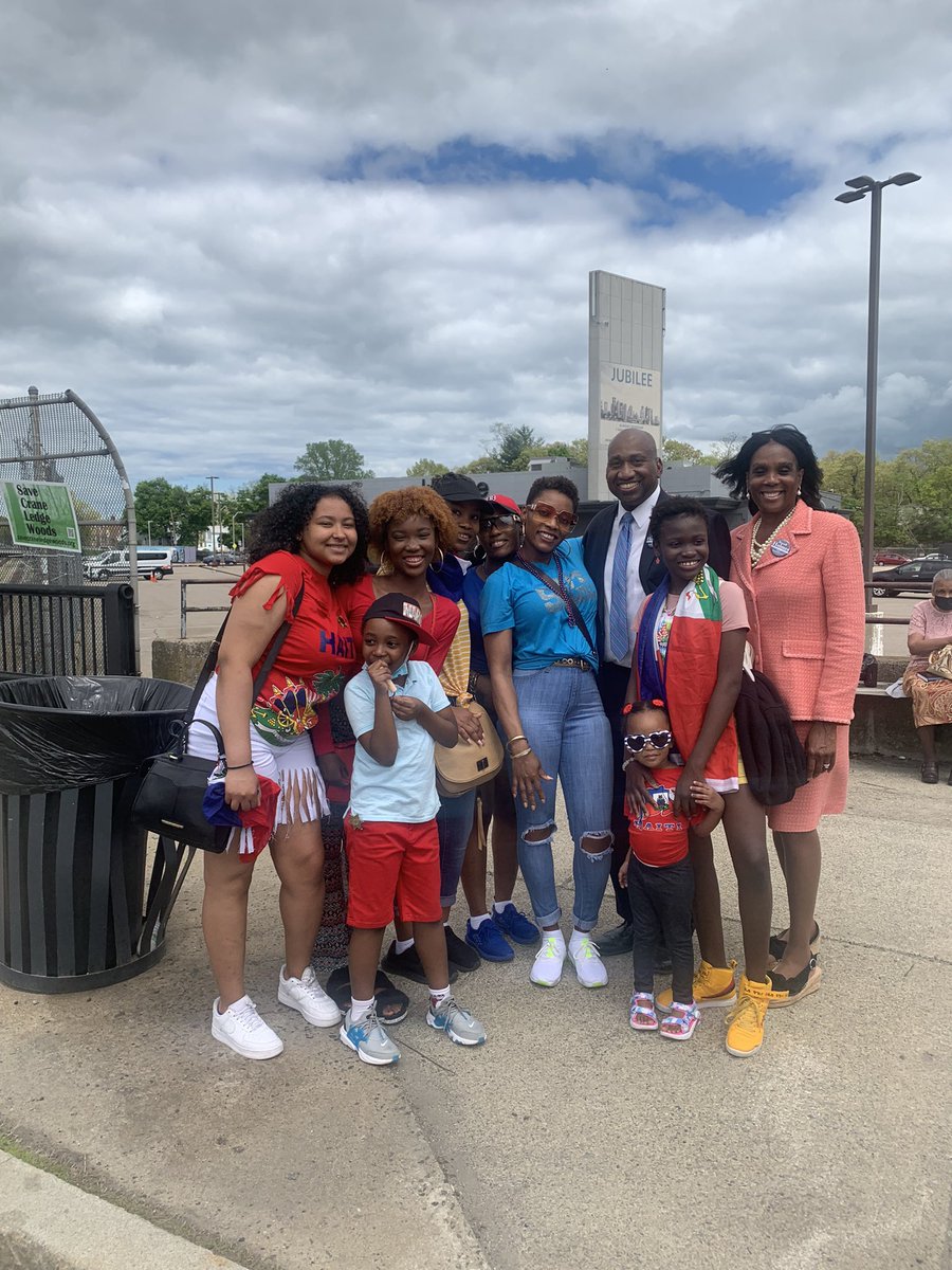 Russell E. Holmes tweet media