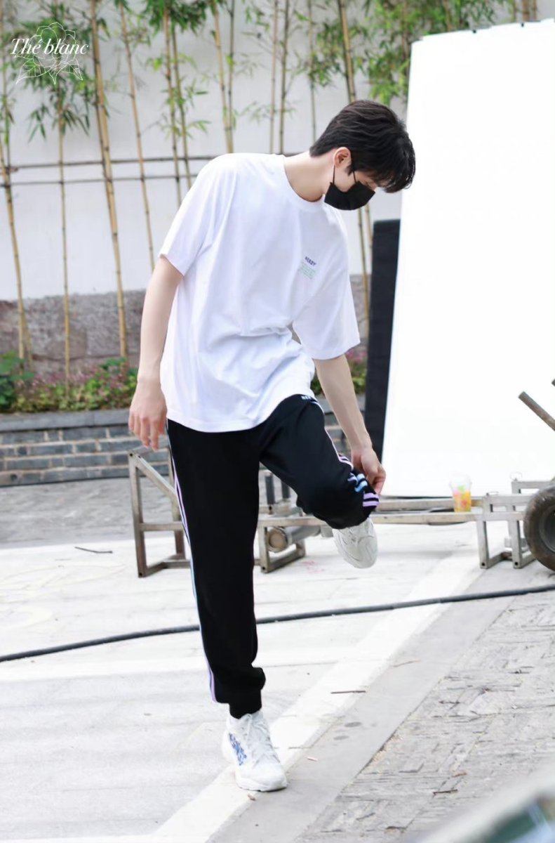 115LYZ's tweet photo. เรามักจะสะดุดกับความไร้เดียงสาของเขาอยู่เสมอ เขาถูกกำหนดให้เป็นดวงจันทร์สำหรับผู้คนจำนวนมากขึ้น💚
We like IXFORM-罗一舟
On weibo 👇 https://t.co/L52KJphKlT
#IXFORM #罗一舟 #หลัวอีโจว #luoyizhou Drama #houlang #afterwave #เหรินเทียนเจิน https://t.co/f4G9GFWgd0