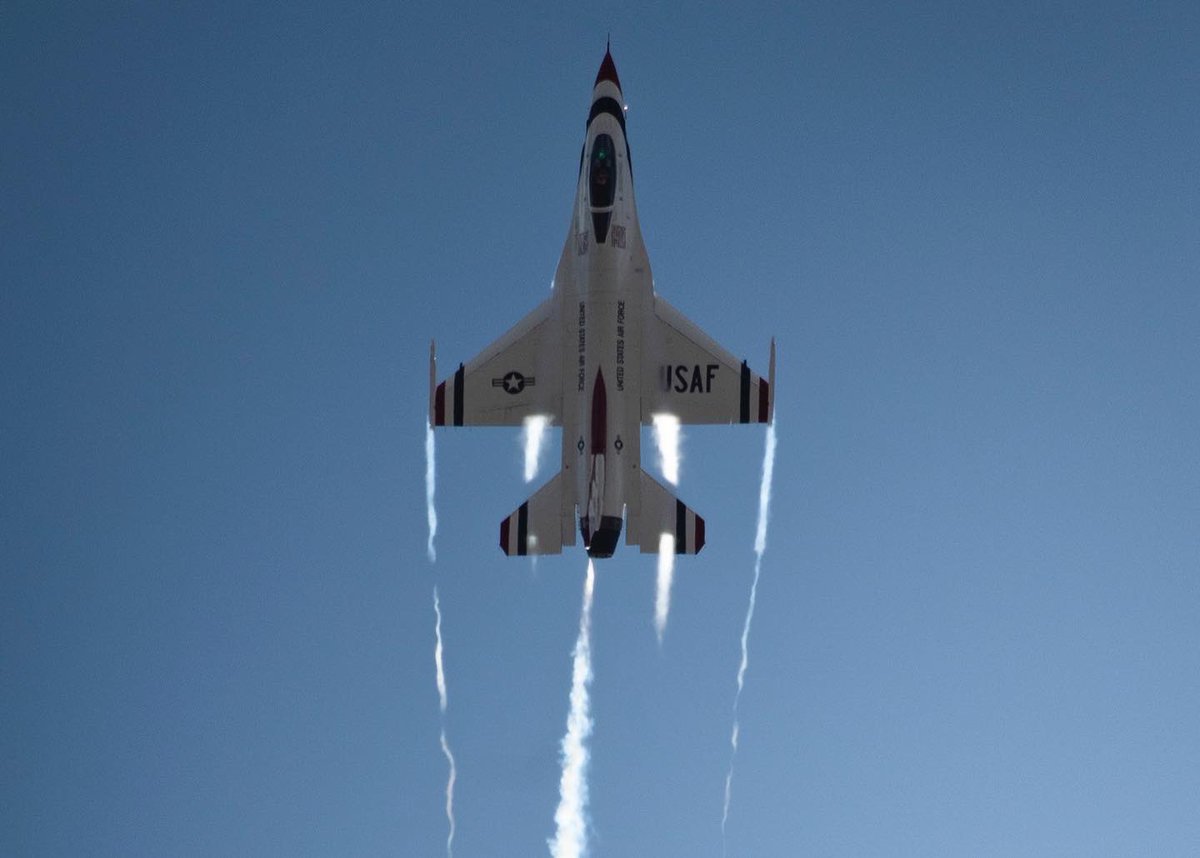 AFThunderbirds's tweet photo. Skyfest 2022 was a blast here with @TeamFairchild!

Thank you to everyone who came out to the show! 💚
#poweredbyairmen
#af75 https://t.co/ncjbsKO1Do