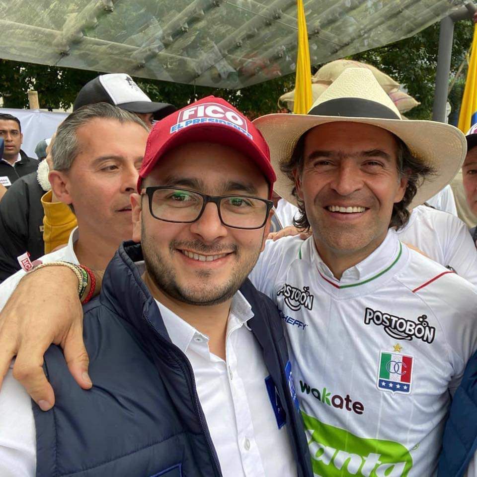 aydeelizarazoc's tweet photo. #MIRAconFico | Concejales y líderes del @PartidoMIRA en #Caldas, acompañaron evento en el Parque Ernesto Gutiérrez de #Manizales.

Así se reafirma nuestro apoyo a la campaña de @FicoGutierrez y @Rodrigo_LaraS 🇨🇴

@Andressierra_s @Juliethcardona3 @Sandram95886398 @Marizagaviria https://t.co/sqNMZRfkY6