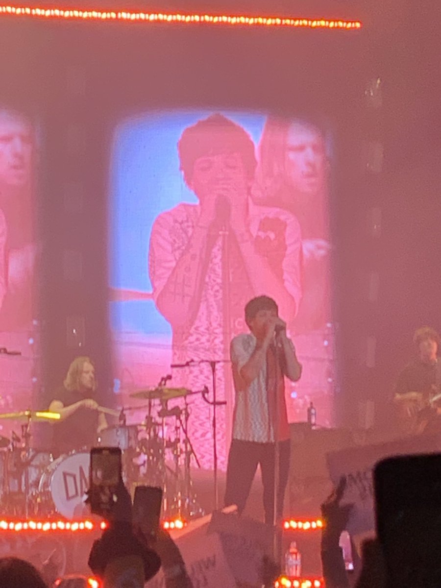 HLDTour's tweet photo. First look at Louis!
#LTWTSantiago #Night1 
15.5.22 

📸: afhlloveaccount https://t.co/Z1Rv9Bw3oG