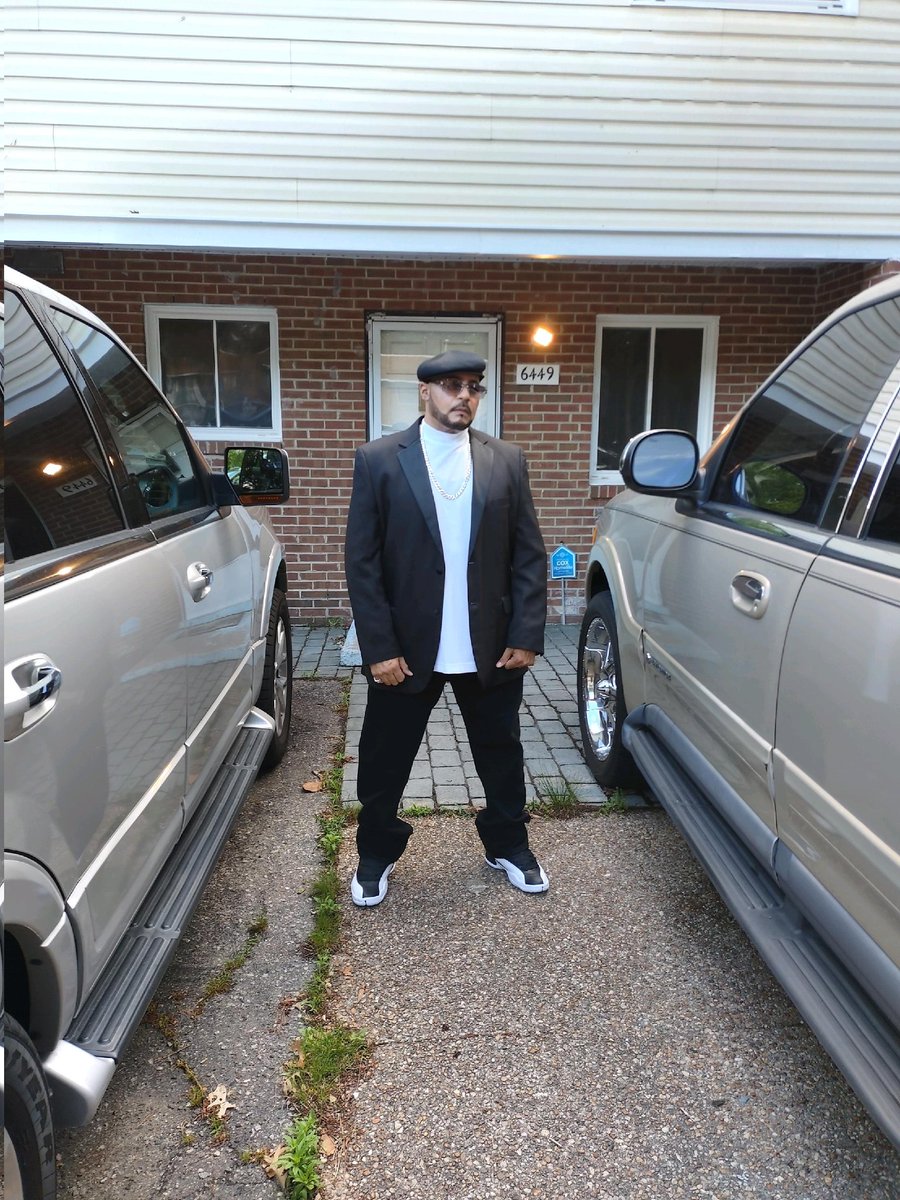 Blazer, mockneck, jeans, jordans, kangol & cazals. #JustChillin