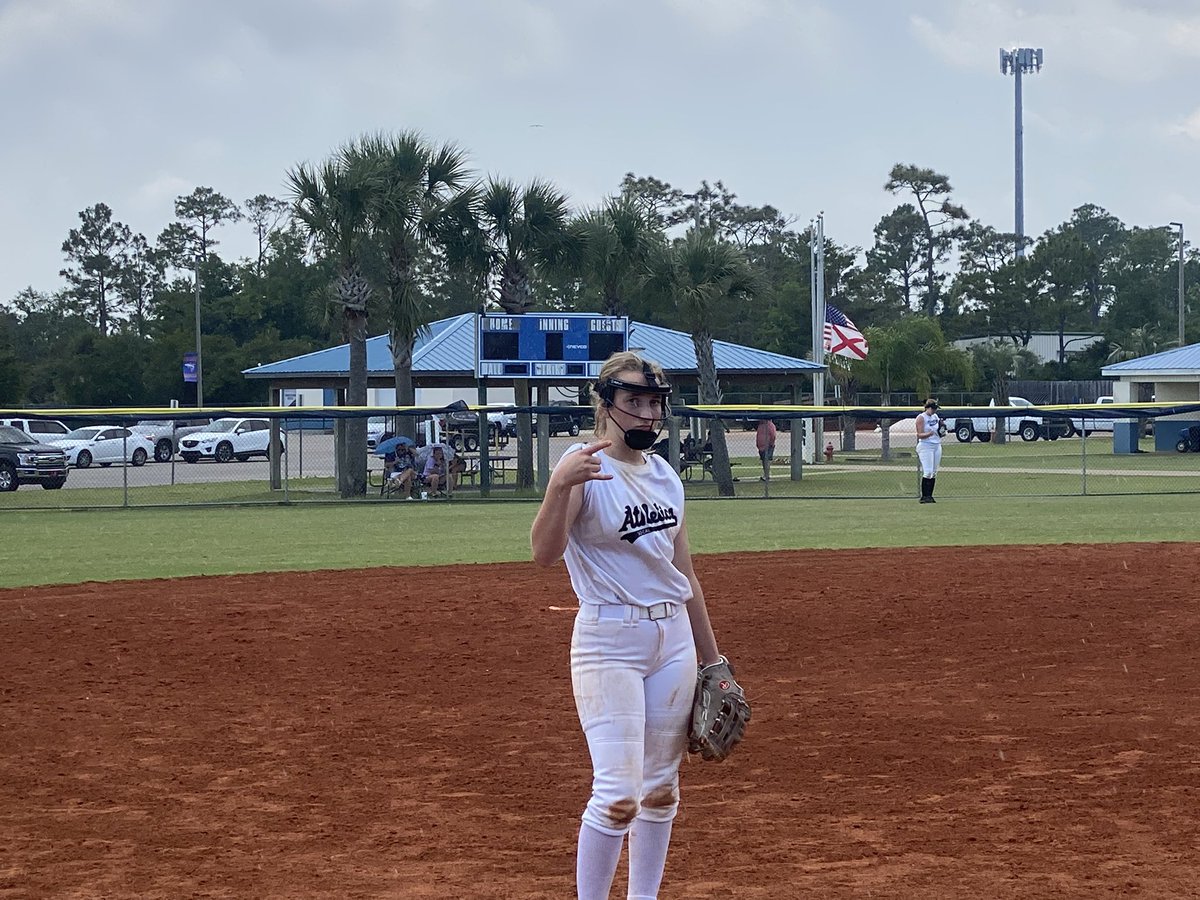 CalynRounsavil1's tweet photo. What a great weekend with my SoCal family and team. Kostas Marinakis and Savannah Jaquish kicked my behind! I learned a lot and received some great comments on my catching fundamentals… plus hit one OTF! It’s going to be a great season! #BeastMode #SoCalAs #uncommitted #Catcher https://t.co/RygP3DO46V