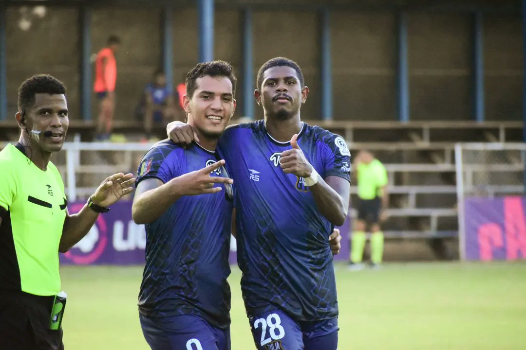 Zulia_FC's tweet photo. 𝗖 𝗘 𝗟 𝗘 𝗕 𝗥 𝗔 𝗖 𝗜 𝗢 𝗡 𝗘 𝗦 ⚡

¡El grito de todo el estado! 🔥
⚫🔵⚡️#SoyDelZulia https://t.co/ppYctLbX68
