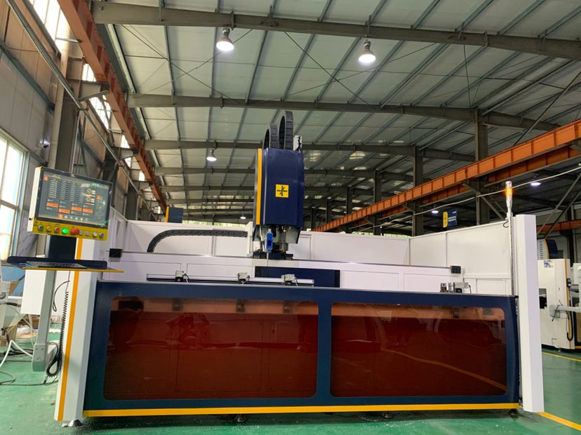 fenstek's tweet photo. CNC Laser Machining Center was loaded into container for shipping
(1)high processing accuracy, can process steel profile
(2)volume production: 1 set can replace 2 sets of ordinary 3-axis machining center
#cnclasermachine #aluminumwindowmachine #cncmachiningcenter #fenstekmachine https://t.co/Ca2WGaPUK9