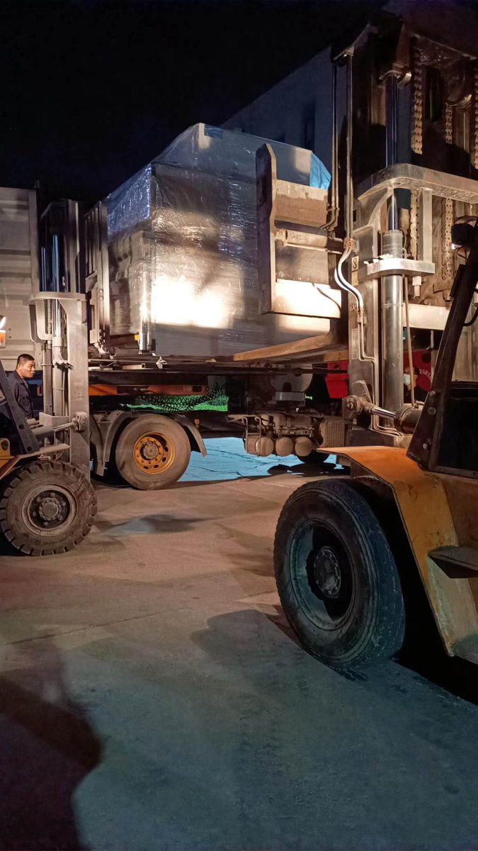 fenstek's tweet photo. CNC Laser Machining Center was loaded into container for shipping
(1)high processing accuracy, can process steel profile
(2)volume production: 1 set can replace 2 sets of ordinary 3-axis machining center
#cnclasermachine #aluminumwindowmachine #cncmachiningcenter #fenstekmachine https://t.co/Ca2WGaPUK9