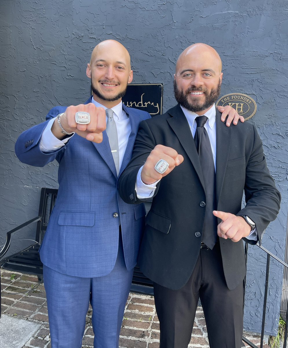 Ring finger so rocky. 💎