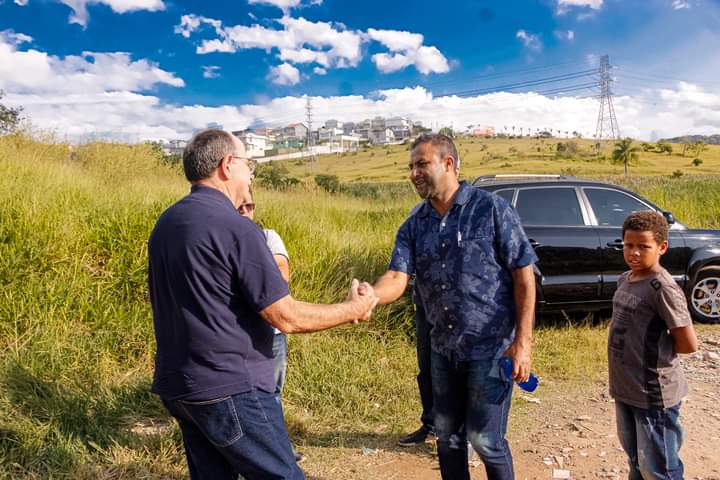 PImprensa's tweet photo. Na tarde deste domingo (15), acompanhamos João Caramez, em visita a liderança do Parque Suburbano II em Itapevi, na divisa de Cotia, tarde agradável na casa da nossa amiga Zilda, amigos (as) lideranças  e familiares. Samuel Marquess .'.

#joacaramez #liderança #samuelmarquess https://t.co/cXquo6uaLH