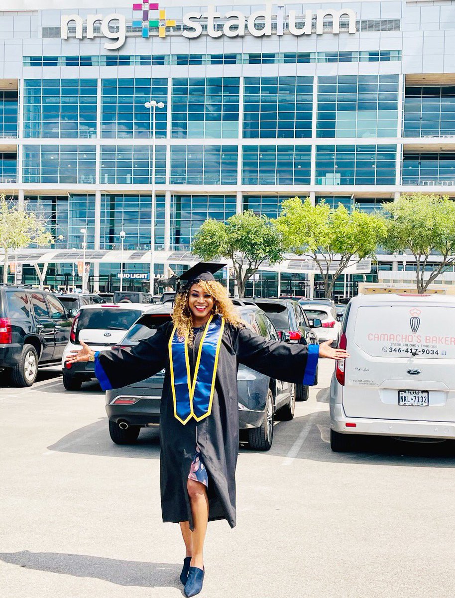 noradillinkuku's tweet photo. Graduated today with honors🤩🤸🏽‍♂️🏋️‍♂️💃��💥🏅👩‍🎓😍 #GoCougars #graduation2022 #Honors https://t.co/topuVP7CYZ