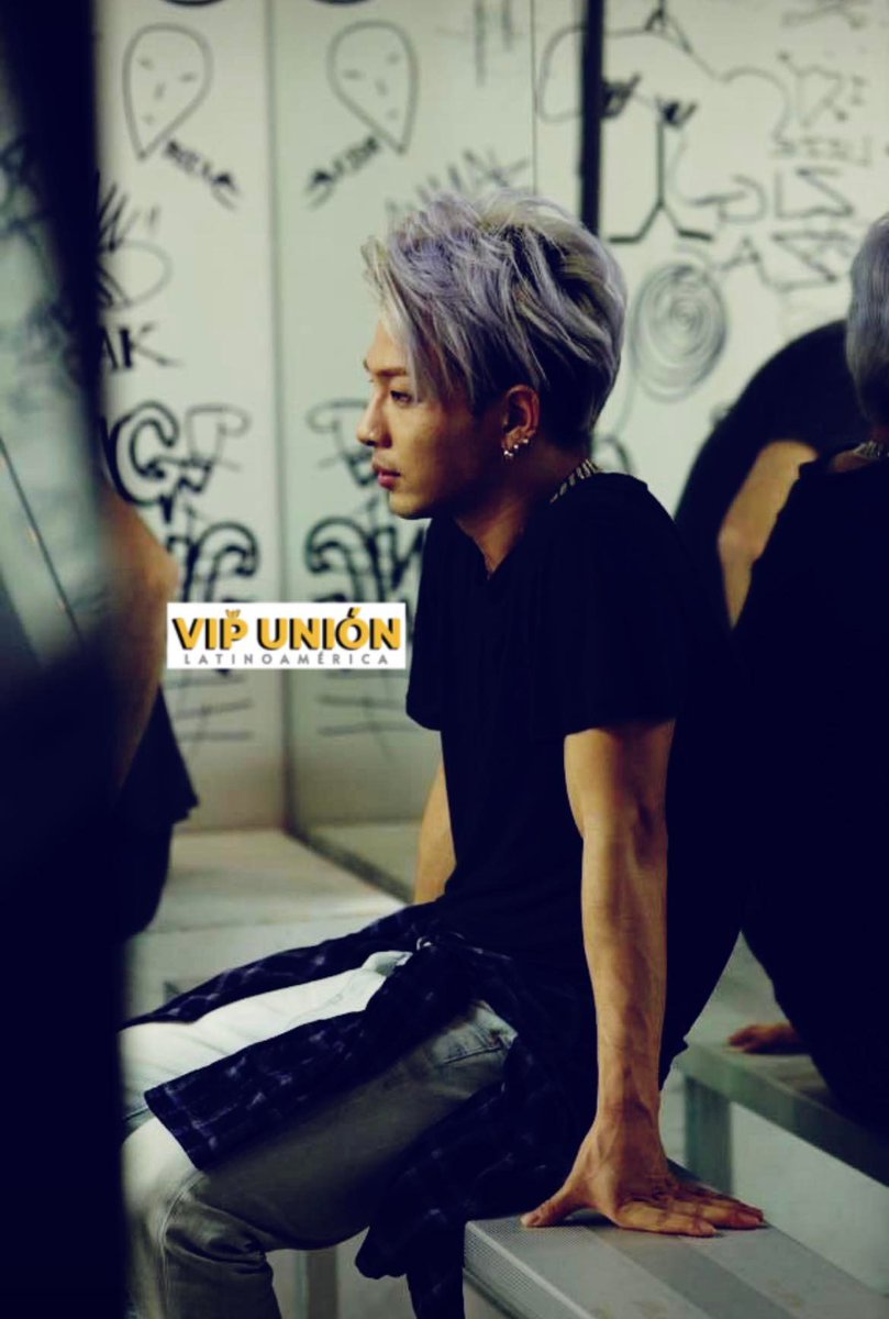 vip_latam's tweet photo. 🌞 #SUNPARTY 👑
Cuando se trata de lucir su cabello largo , es el mejor, aunque a veces sigiloso es lo mas hermoso.
¿cabello largo o gorra?
Me encantaría leer cual es su favorito.🔥🔥
34 SPRINGS WITH TAEYANG
#StillShineWithTaeyang #TAEYANG @Realtaeyang https://t.co/1NpmAt0IFV