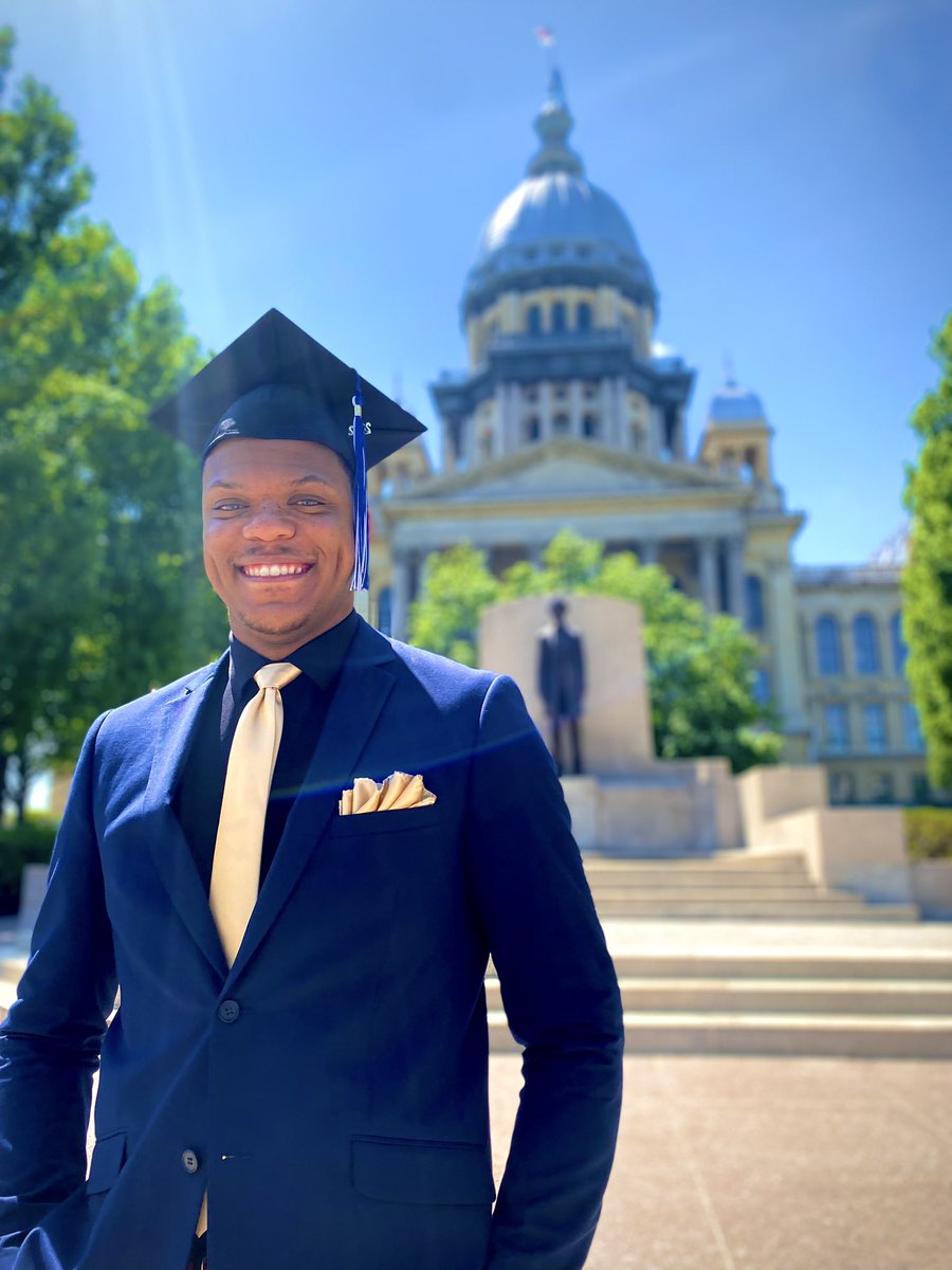 KajDays's tweet photo. The MBA goes good with that smile 🎓🅿️⭐️📜 https://t.co/gxL8dXSpKb
