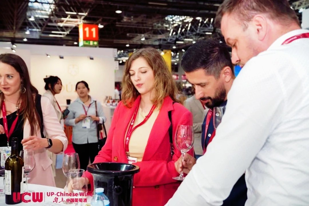 ChinaWineClub's tweet photo. To further build the brand advantage of Ningxia Helan Mountain wine producing area, improve the image of ningxia Helan Mountain wine producing area, and promote ningxia Helan Mountain wine products to the world. https://t.co/dPiYaOzGtP