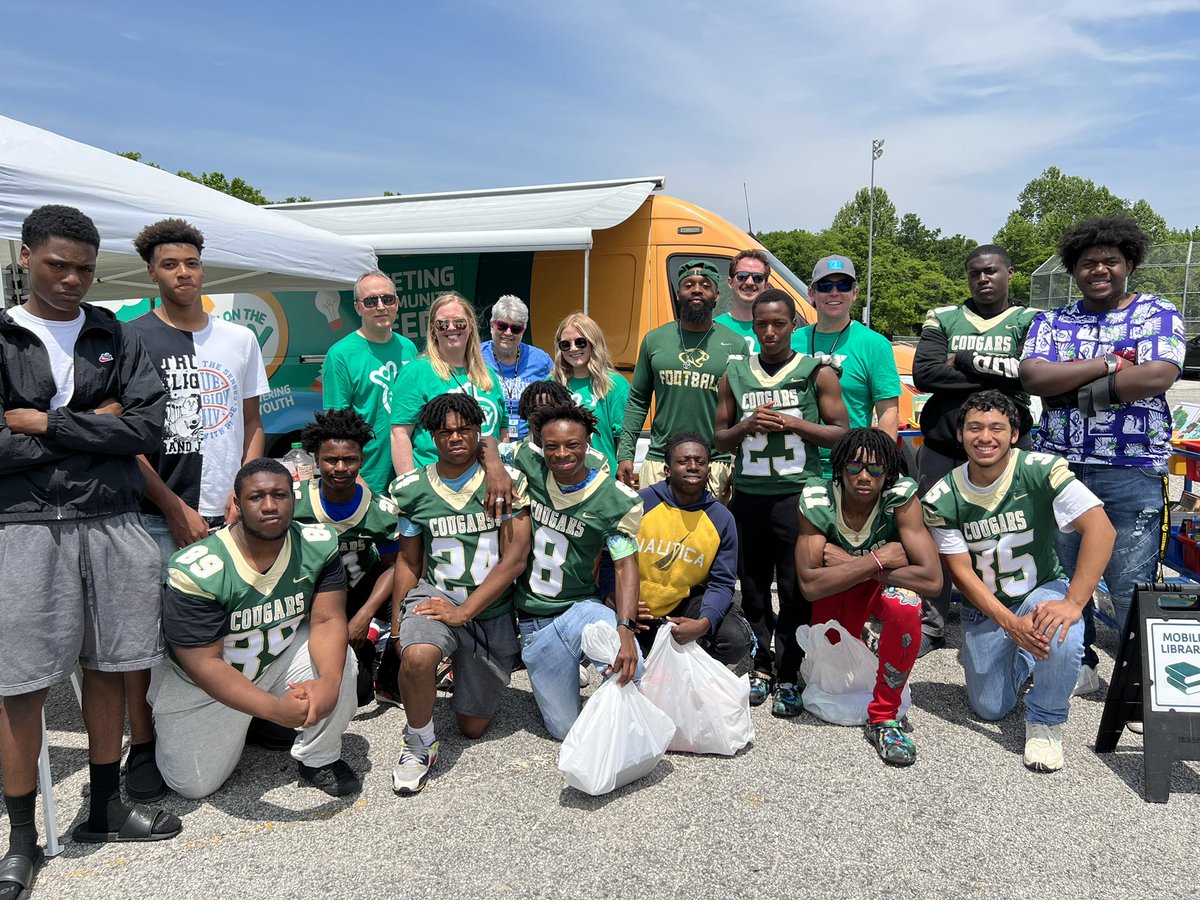 DaveBratcher's tweet image. Today was a great day. Our “Y on the Fly” van was on-site at @JMCSchools Soar into Summer event. Thanks for the invite. More news coming soon about YMCA in WEST TENNESSEE. @suptking @mospurgeon Special thanks to @JCMCougars football for volunteering.
