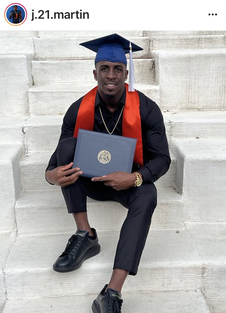 coachchaney96's tweet photo. Super Proud Man‼️ What A Great Example For The Young People In Lee County….#AmazingYoungMan #BoltUp⚡️⚡️ https://t.co/QHCJYaeteM