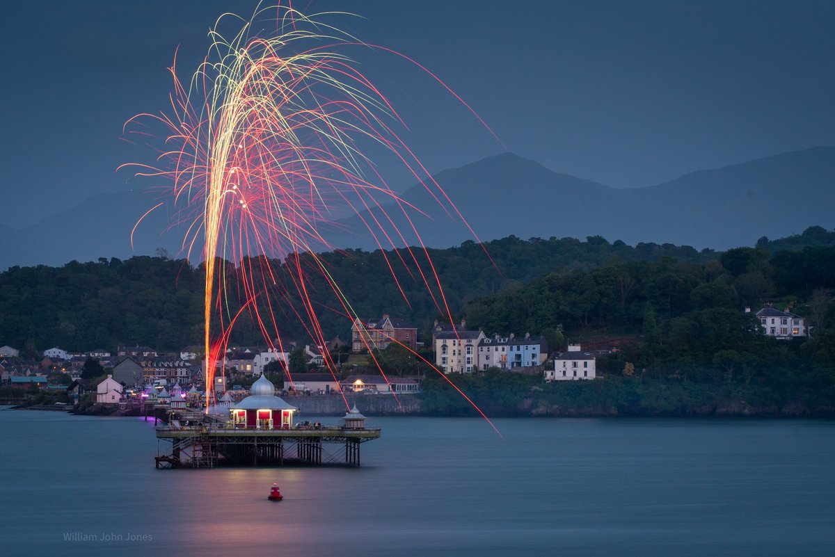 One if my favourite snaps from the Bangor Pier birthday celebrations over the weekend, 126 years old! 
<a href="/Ruth_ITV/">Ruth_TV</a> <a href="/ThePhotoHour/">#ThePhotoHour</a> <a href="/ItsYourWales/">It's Your Wales</a> <a href="/PierBangor/">Bangor Pier</a> <a href="/OldPierSociety/">Old Pier Society</a> <a href="/thepierUK/">The Pier</a> #Bangor <a href="/VisitNorthWales/">Visit North Wales</a>