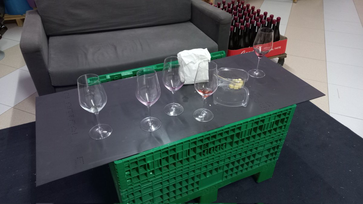 cappellovini's tweet photo. Iniziamo questa stagione estiva con le prime visite fegustative in cantina .

https://t.co/oKuCVj5O3k

#nerodavola 
#wine
#winetasting
#winelovers 
#winelover 
#sicilia
#sicilywine
#frappato https://t.co/968whwBPUh