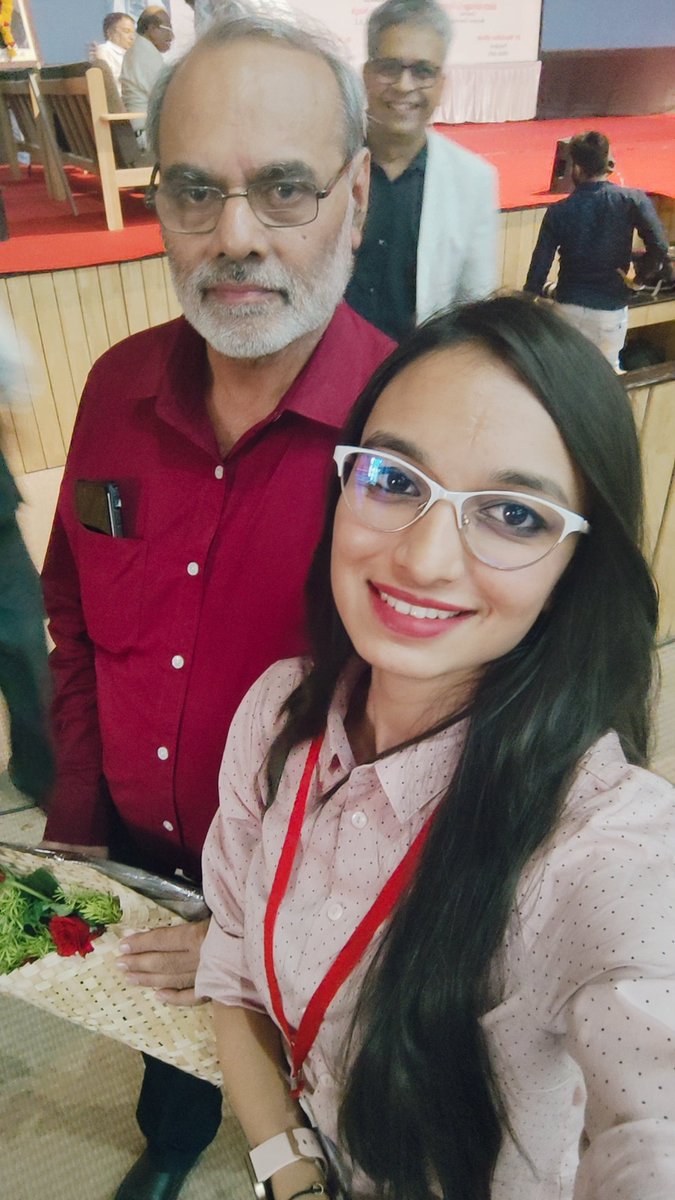 TheAditiRathi's tweet photo. My beautiful journey from learning through his book to pass the exams to meeting him personally ❤️🧿😍

Honoured to meet Dr. S. K. Tiwari sir ☺️☺️

#AllIndiaHomoeopathicScientificSeminar2022 https://t.co/kDfAYol6iC