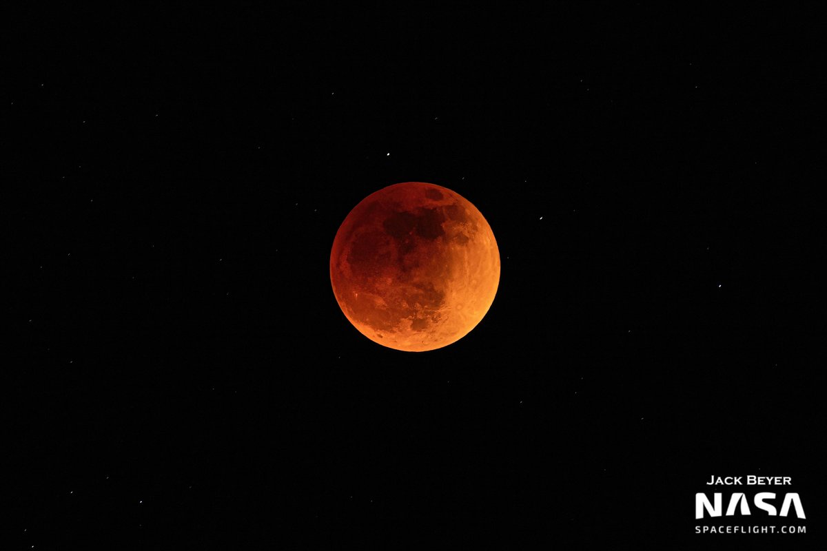 thejackbeyer's tweet photo. Tonight’s Lunar Eclipse as seen from California’s central coast. @NASASpaceflight https://t.co/CnPt8qCTuI