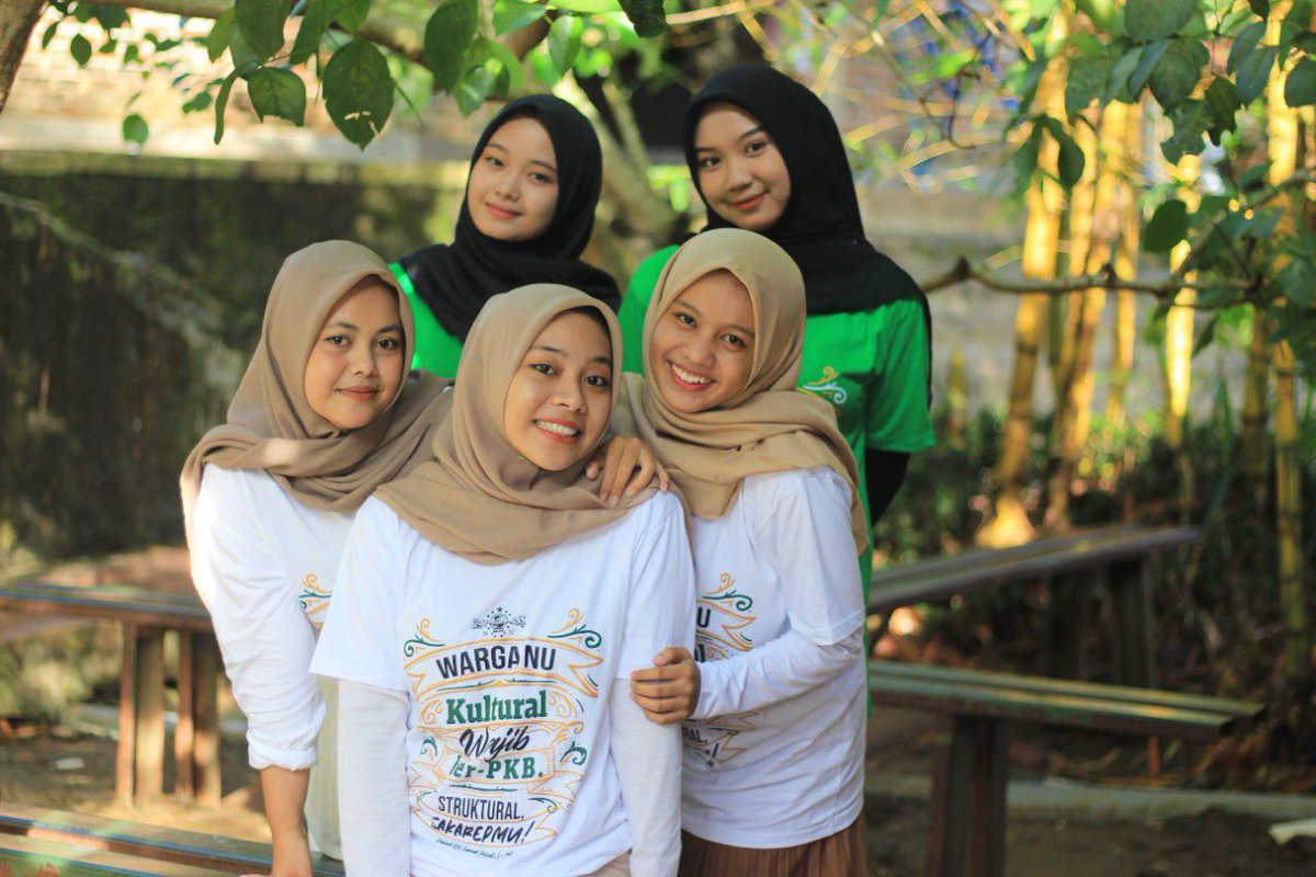 cakimiNOW's tweet photo. Foto kiriman Kyai Imam Jazuli Cirebon, keren banget kaosnya, maturnuwun Kyai https://t.co/orc6bHxHkX