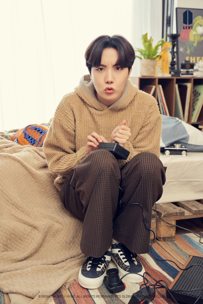 JHope_UK's tweet photo. BTS Weekend with j-hope 💜 

@BTS_twt #jhope https://t.co/Sbmzyvx7vb