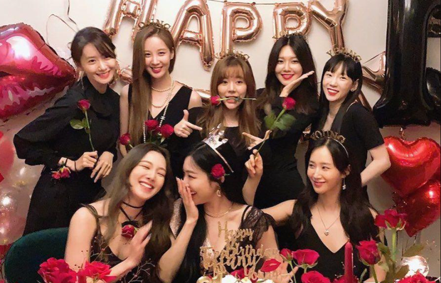 syoungshine's tweet photo. Q. As you release your first mini album, the people around you must have supported you a lot. How did SNSD members react?

Hyoyeon: "The members are always cheering for me, and when I released solo songs, they were the first to know so we felt happy together. This time, I was.." https://t.co/ttISR2eHCh