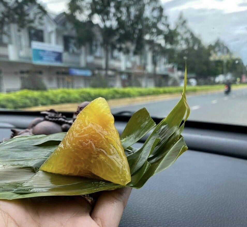 LuanThanhNguye7's tweet photo. Bánh Ú #banh #dacsan #utro #banhkeo #Ngon https://t.co/aJv3hfiJGU